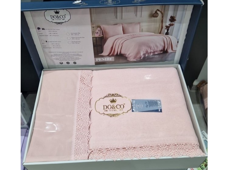 Жаккардовое покрывало DO&CO. Pembe