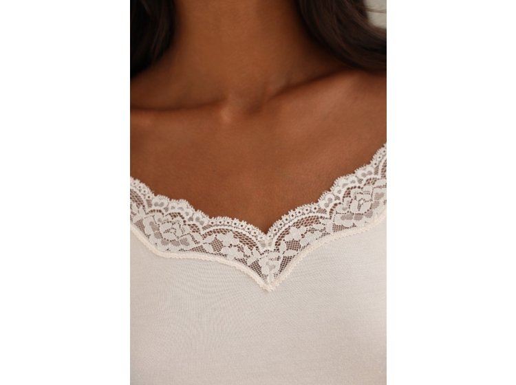 Комплект для сна женский German Volf. 24095 майка и мини шорты модал с кружевом кремового цвета