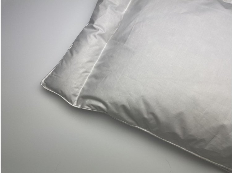 Подушка пуховая для новорожденных Iglen. С белым пухом и кантом