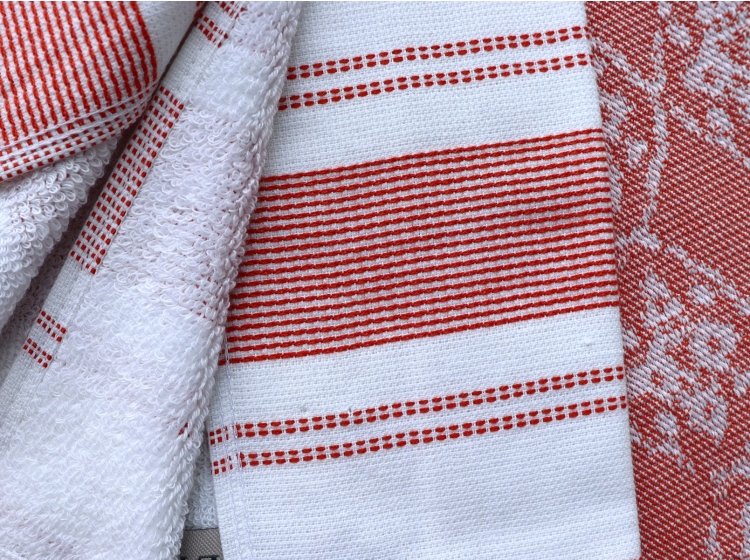 Набор кухонных полотенец Maisonette. Viva красного цвета