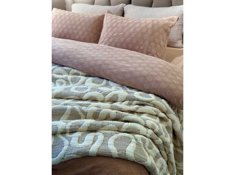 Муслиновое покрывало с наволочками Saheser. Mervis bej