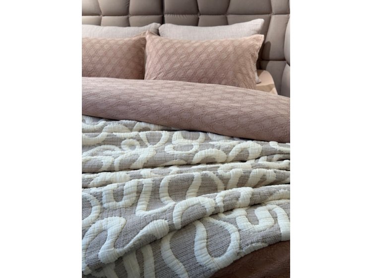 Муслиновое покрывало с наволочками Saheser. Mervis bej