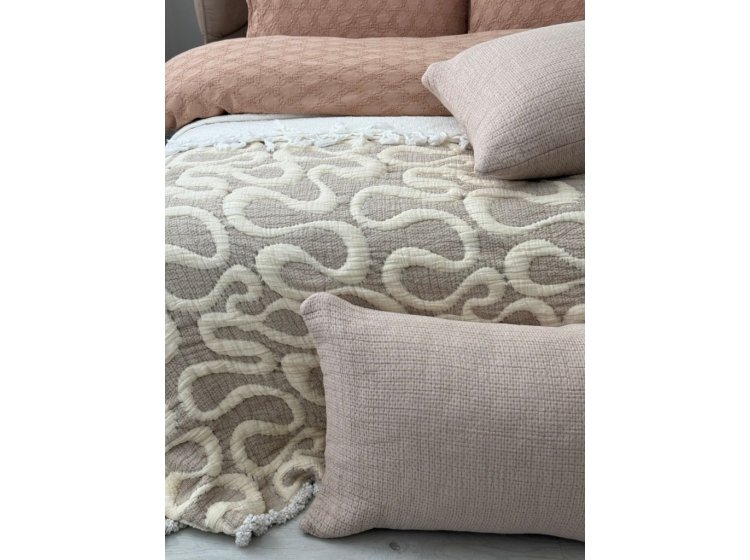 Муслиновое покрывало с наволочками Saheser. Mervis bej