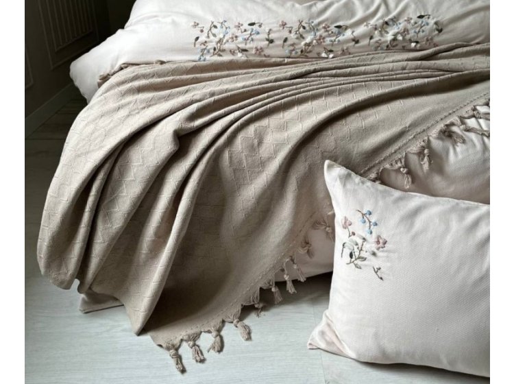 Натуральный плед-пике с бахромой Saheser. Bari bej