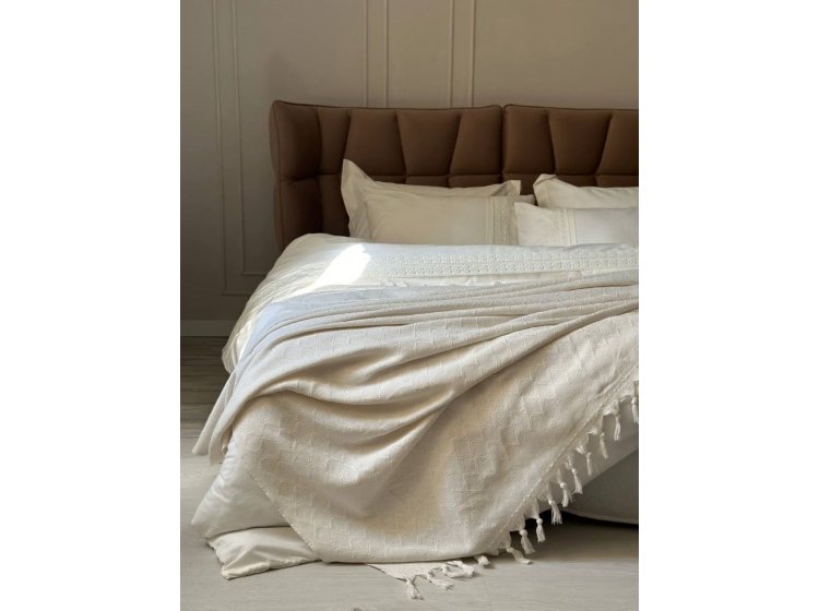 Натуральный плед-пике с бахромой Saheser. Bari krem