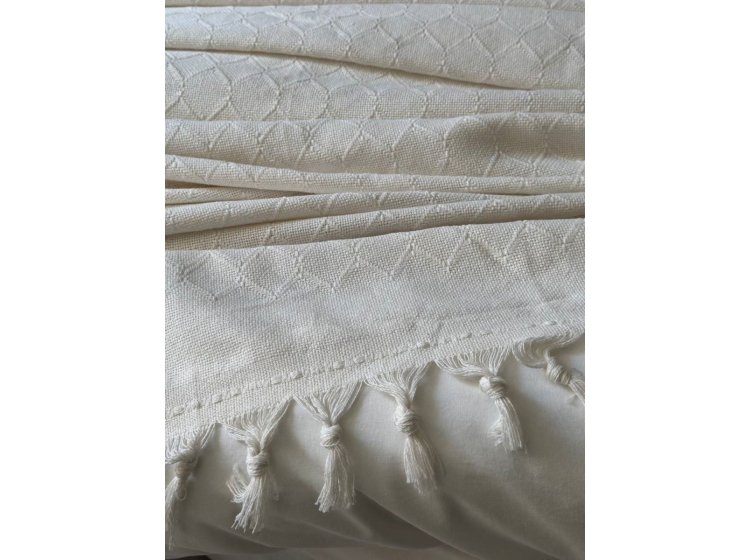 Натуральный плед-пике с бахромой Saheser. Bari krem