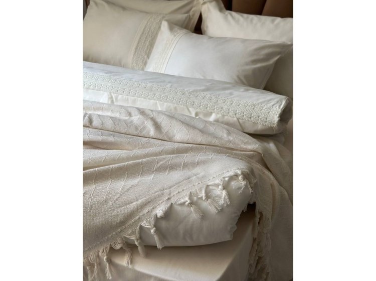 Натуральный плед-пике с бахромой Saheser. Bari krem