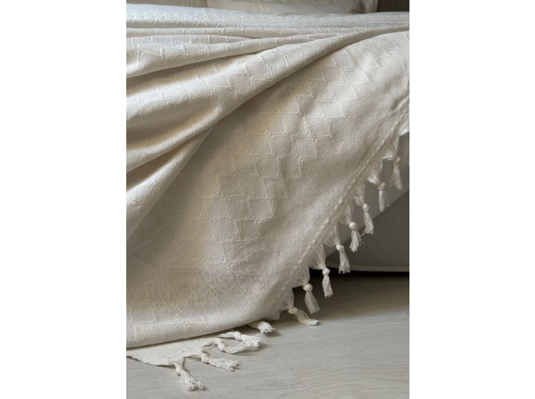 Натуральный плед-пике с бахромой Saheser. Bari krem