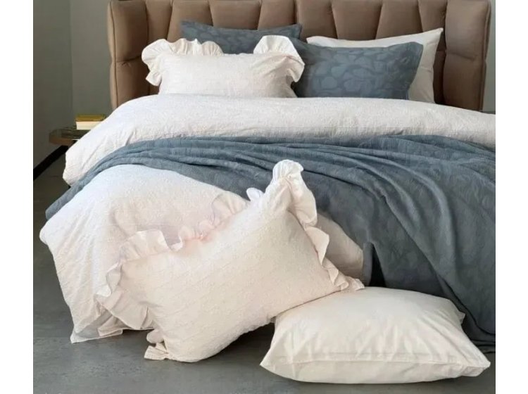 Жаккардовое покрывало с наволочками Saheser. Bambi gri