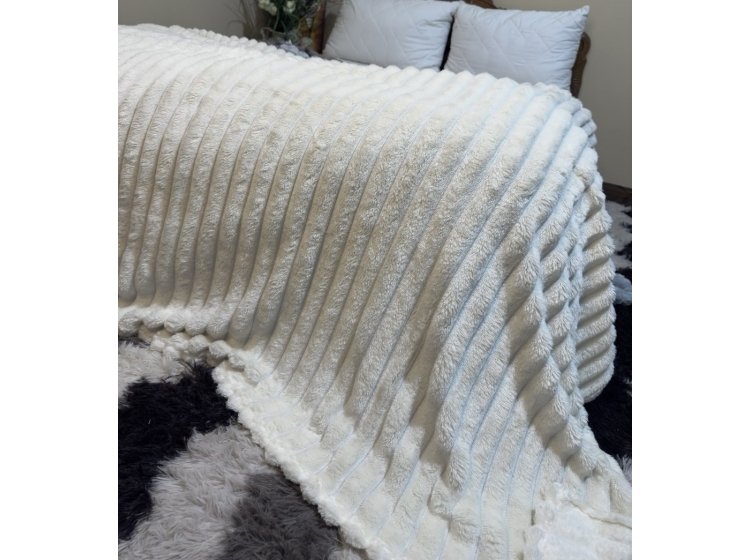 Плед-покрывало Koloco. Шарпей королевская полоска кремового цвета