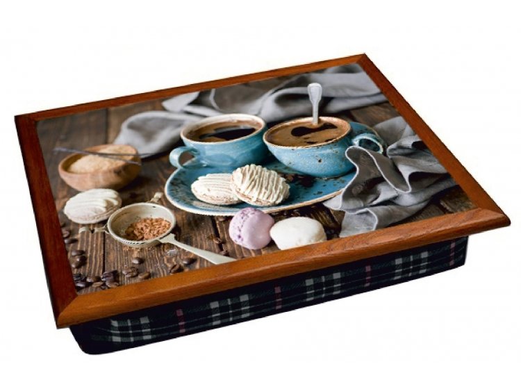 Поднос-столик на подушке. Французский десерт