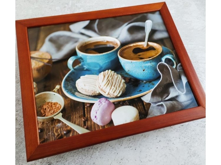 Поднос-столик на подушке. Французский десерт