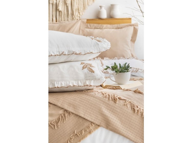 Постельное белье Saheser. Brianna beige хлопок с вышивкой и пике