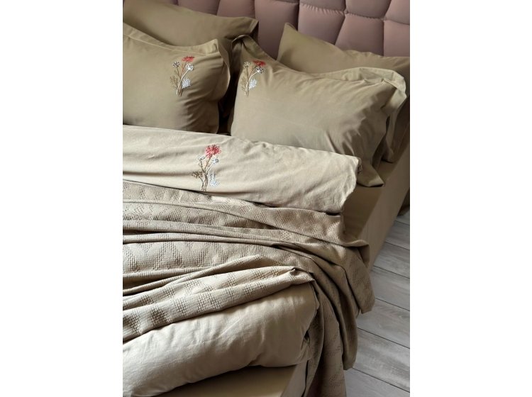 Постельное белье Saheser. Noris khaki хлопок с вышивкой и пике