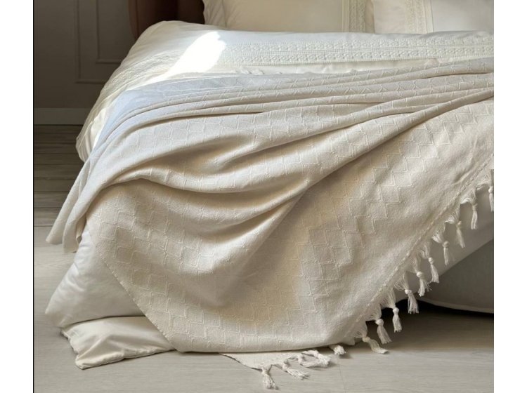 Натуральный плед-пике с бахромой Saheser. Bari krem