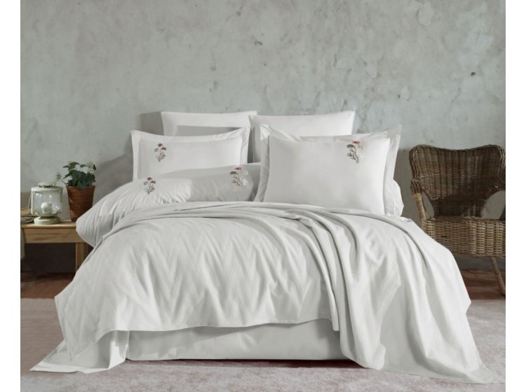 Постельное белье Saheser. Noris cream хлопок с вышивкой и пике