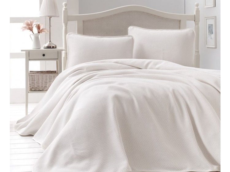 Жаккардовое покрывало с наволочками Saheser. Liv cream