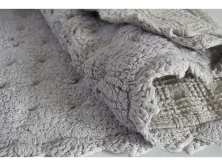 Коврик Irya. Garnet gri серого цвета