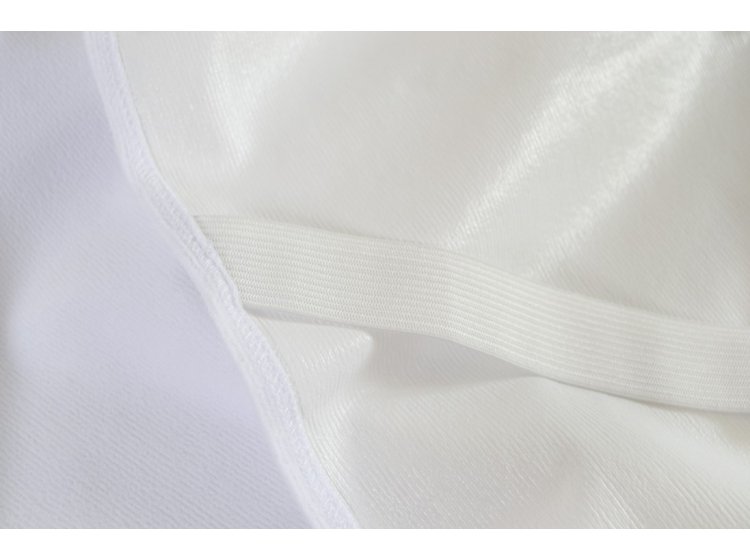 Наматрасник Maxstyle. Влагонепроницаемый на резинках