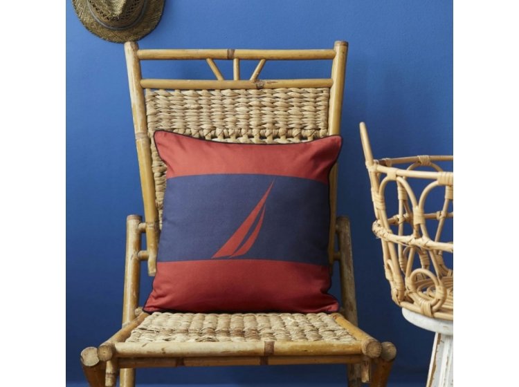 Подушка декоративная Nautica Home. Sail Kirmizi красно-синего цвета
