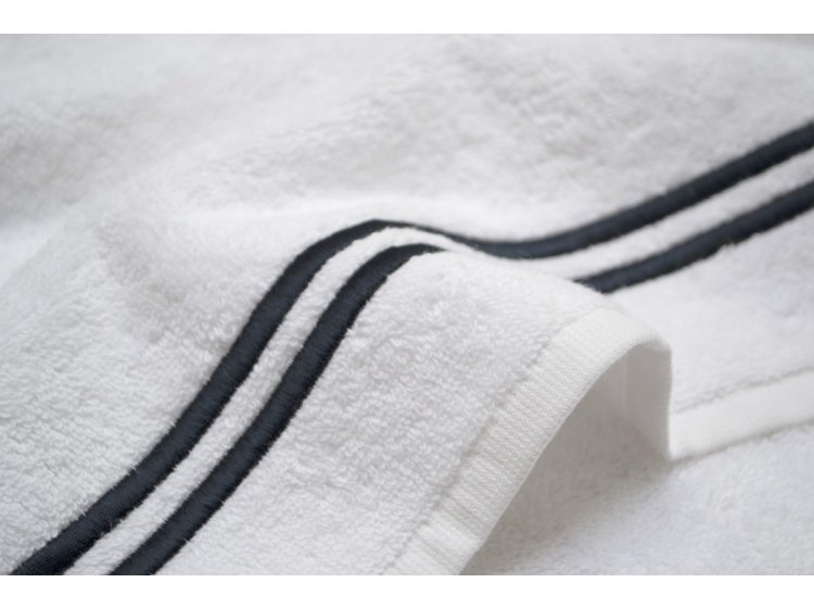 Махровое полотенце MieCasa. Milano beyaz-siyah с вышивкой