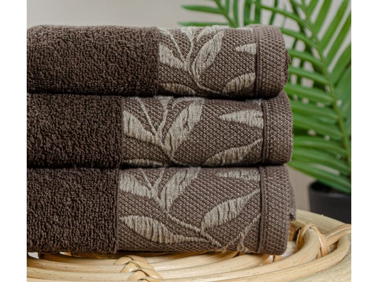 Полотенце махровое Home Line. Флора коричневого цвета