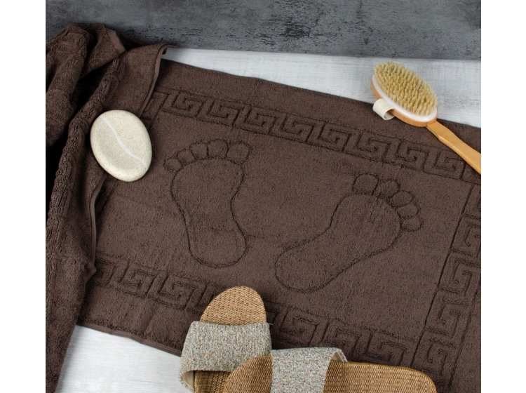 Махровое полотенце-коврик для ног Аиша. Ножки коричневого цвета
