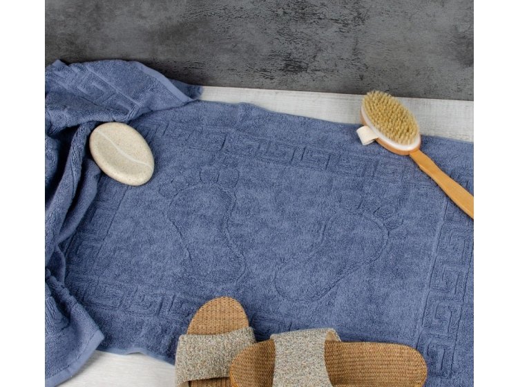 Махровое полотенце-коврик для ног Аиша. Ножки темно-василькового цвета