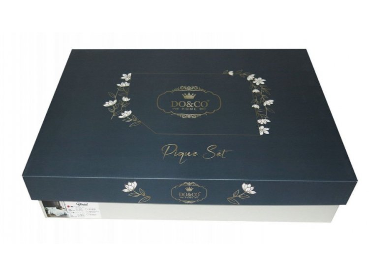 Жаккардовое покрывало DO&CO. упаковка