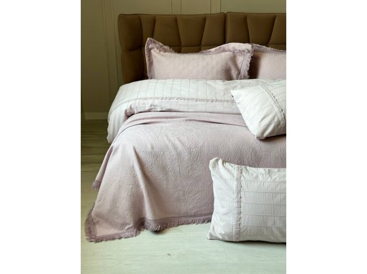 Жаккардовое покрывало с наволочками Saheser. Grace lila