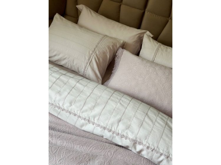 Жаккардовое покрывало с наволочками Saheser. Grace lila