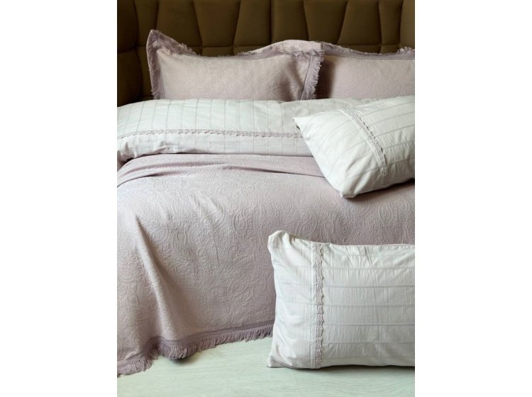 Жаккардовое покрывало с наволочками Saheser. Grace lila