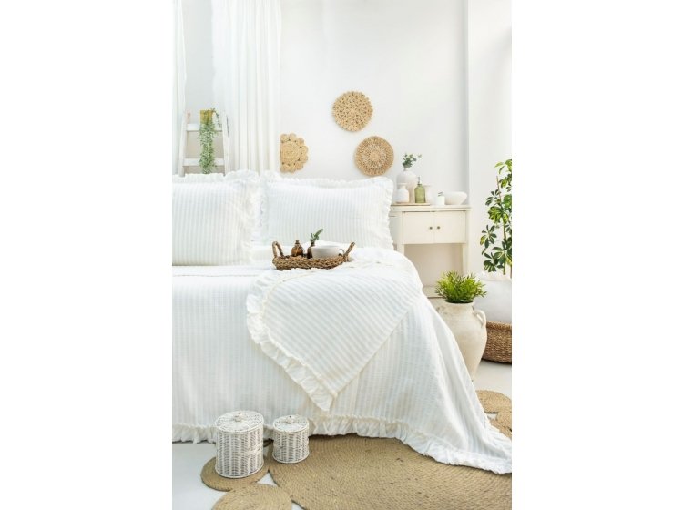 Жаккардовое покрывало с наволочками Saheser. Marta cream