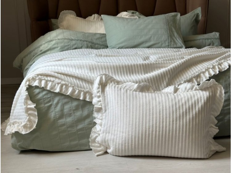 Жаккардовое покрывало с наволочками Saheser. Marta cream