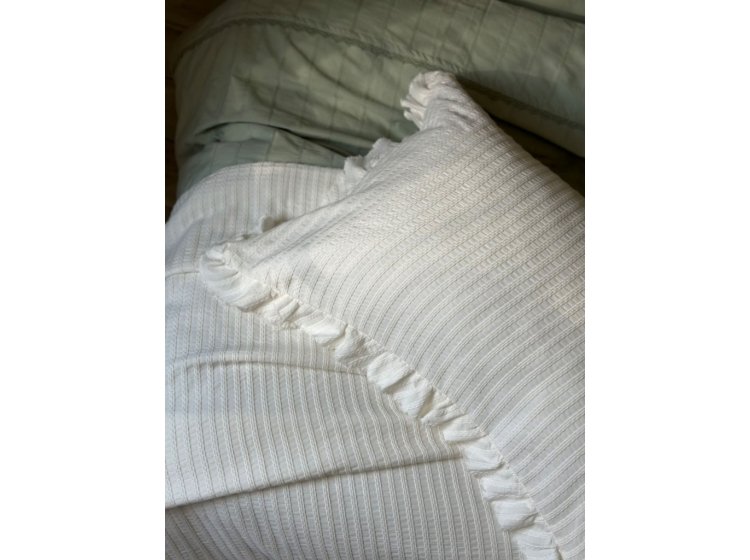 Жаккардовое покрывало с наволочками Saheser. Marta cream