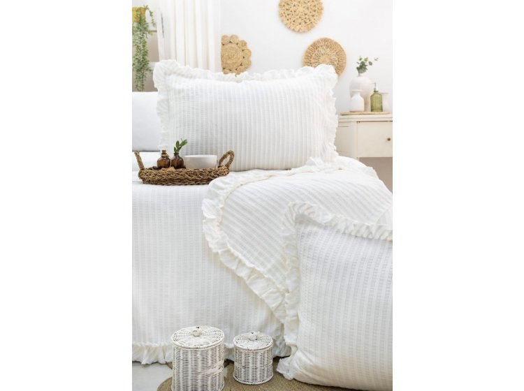 Жаккардовое покрывало с наволочками Saheser. Marta cream