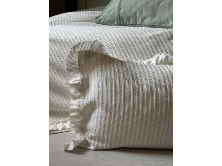 Жаккардовое покрывало с наволочками Saheser. Marta cream