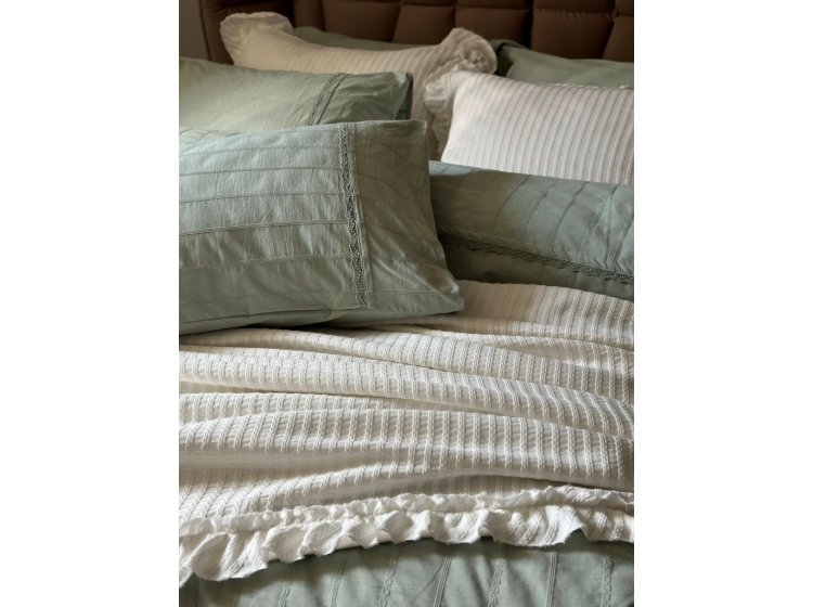 Жаккардовое покрывало с наволочками Saheser. Marta cream