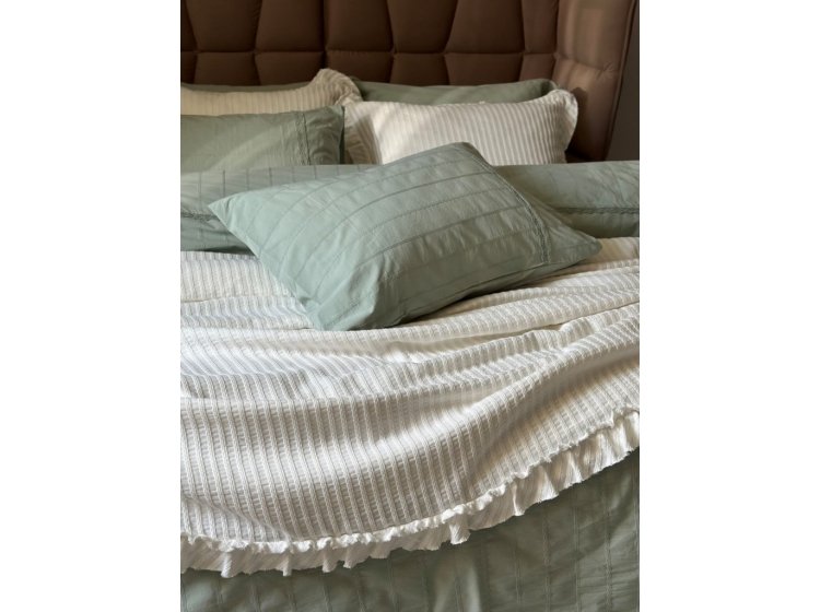 Жаккардовое покрывало с наволочками Saheser. Marta cream