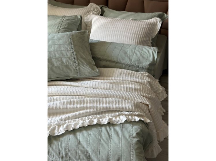 Жаккардовое покрывало с наволочками Saheser. Marta cream