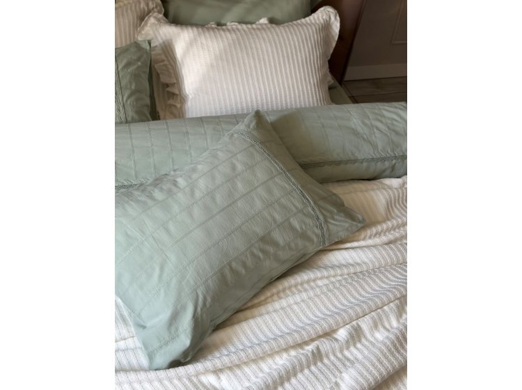 Жаккардовое покрывало с наволочками Saheser. Marta cream