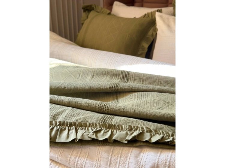 Жаккардовое покрывало с наволочками Saheser. Tziana khaki